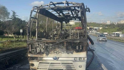 Bayrampaşa&rsquo;da minib&uuml;s alevlere teslim oldu
