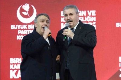 BBP Genel Başkanı Destici, Kocaeli&rsquo;deki kongrede İsmail T&uuml;r&uuml;t ile sahneye &ccedil;ıkıp t&uuml;rk&uuml; s&ouml;yledi