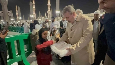 BBP Genel Başkanı Destici, Mescid-i Nebevi&rsquo;de vatandaşlarla buluştu
