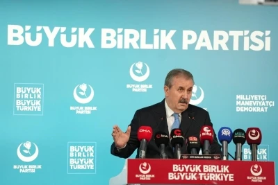 BBP Genel Başkanı Destici: "Ne yapmış Akın G&uuml;rlek, bahis&ccedil;ilerin &uuml;st&uuml;ne gitmiş. Millet olarak teşekk&uuml;r etmemiz lazım"
