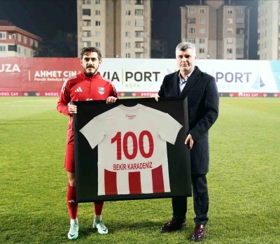 Bekir Karadeniz, Pendikspor&rsquo;da 100. ma&ccedil;ına &ccedil;ıktı
