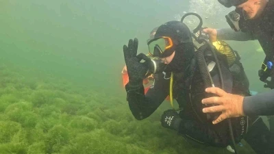 Belediye başkanı dalgıç kıyafeti giydi, dibe indi: Gördüğü manzara şaşırttı
