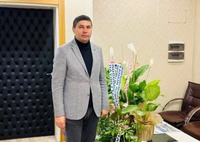 Belediye başkanının sekreterine satırla saldırı: 1 yaralı
