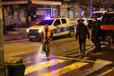 Belediye ekiplerinin bahar temizliği s&uuml;r&uuml;yor
