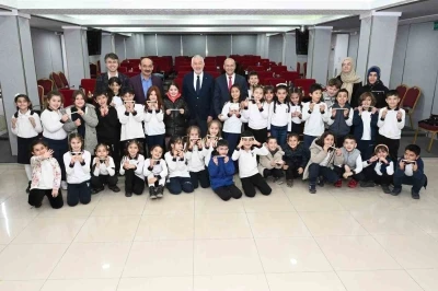 Belediye meclisinde minik misafirler yerel y&ouml;netimi yerinde &ouml;ğrendi

