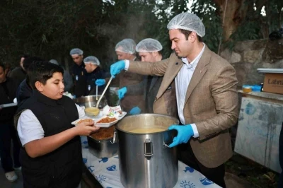 Belediyenin geleneksel iftar programları s&uuml;r&uuml;yor
