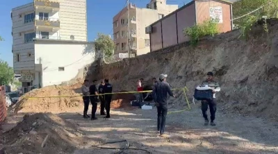 Belediyenin kazı &ccedil;alışmasında kaya mezarı bulundu
