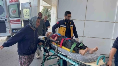 Belediyenin su arıza minibüsü elektrikli bisikletle çarpıştı: 2 çocuk yaralı
