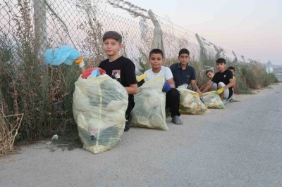 ‘Ben başladım sıra sende’ sloganıyla çöp toplama hareketini başlatan Miraç, her gün arkadaşlarıyla birlikte temiz çevre için çöp topluyor
