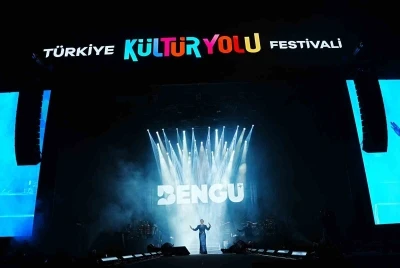 Beng&uuml;&rsquo;den Manisa&rsquo;da muhteşem gece

