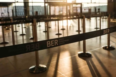 Berlin Brandenburg Havalimanı&rsquo;nda grev nedeniyle 445 u&ccedil;uş iptal oldu, 57 bin yolcu etkilendi
