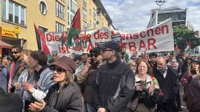 Berlin&rsquo;de Nakba&rsquo;nın 78. yıld&ouml;n&uuml;m&uuml; y&uuml;r&uuml;y&uuml;ş&uuml;ne polisten sert m&uuml;dahale: 15 g&ouml;zaltı
