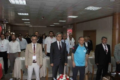 Beş ilin sağlık m&uuml;d&uuml;r&uuml; Zonguldak&rsquo;ta acil sevk zinciri i&ccedil;in toplandı
