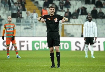 Beşiktaş - Alanyaspor ma&ccedil;ının VAR&rsquo;ı &Uuml;mit &Ouml;zt&uuml;rk oldu

