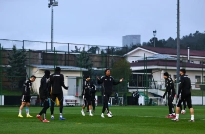 Beşiktaş, Fenerbah&ccedil;e ma&ccedil;ı hazırlıklarını tamamladı
