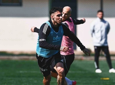 Beşiktaş, Fenerbah&ccedil;e ma&ccedil;ının hazırlıklarını s&uuml;rd&uuml;rd&uuml;
