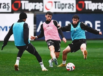 Beşiktaş, g&uuml;n&uuml; iki antrenmanla tamamladı
