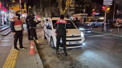 Beşiktaş Ortak&ouml;y&rsquo;de yılbaşı i&ccedil;in yoğun g&uuml;venlik tedbirleri
