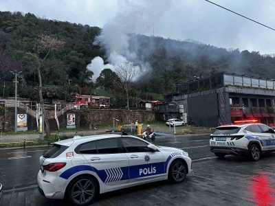 Beşiktaş&rsquo;ta korkutan yangın: M&uuml;ştemilat alev alev yandı
