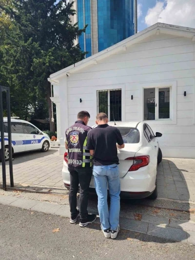 Beşiktaş’ta tek teker yolculuk yapan motosikletli kameraya yansıdı
