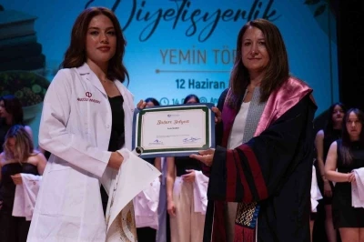 Beslenme ve Diyetetik B&ouml;l&uuml;m&uuml; mezunları diyetisyenlik yemini etti
