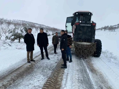 Besni&rsquo;de kapanan k&ouml;y yolları a&ccedil;ılıyor
