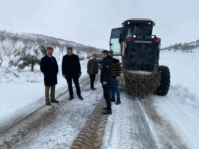 Besni&rsquo;de kapanan k&ouml;y yolları a&ccedil;ılıyor