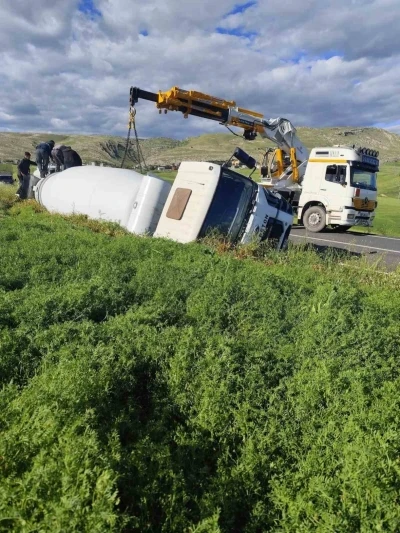 Beton mikseri devrildi: 1 yaralı
