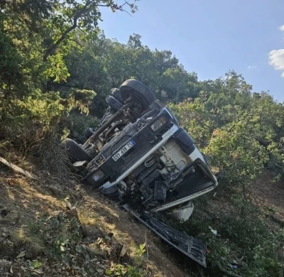 Beton mikseri şarampole yuvarlandı: 1 yaralı
