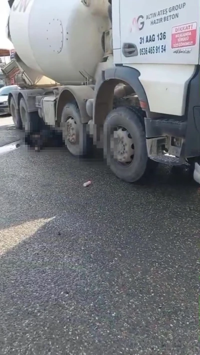 Beton mikserinin altında kalan motosikletli feci şekilde can verdi
