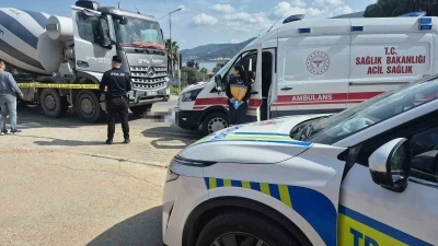 Beton mikserinin &ccedil;arptığı yaya hayatını kaybetti
