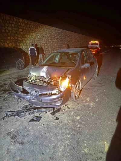 Beton mikseriyle çarpışan otomobilin sürücüsü yaralandı
