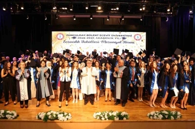 BEUN&rsquo;da geleceğin eczacıları mezuniyet sevinci yaşadı

