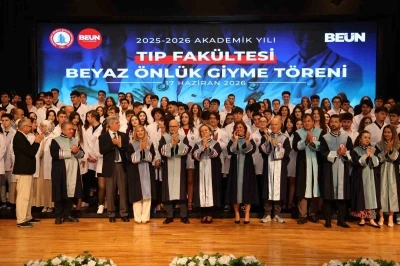 BEUN&rsquo;da geleceğin hekimleri beyaz &ouml;nl&uuml;klerini giydi
