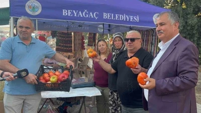 Beyağaç’ın esnaf Belediye Başkanı Sezayi Pütün’e teşekkür plaketi
