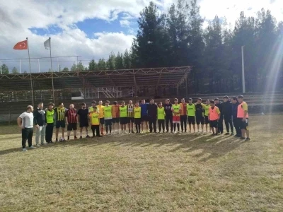 Beyağa&ccedil;lı vatandaşlar ile polisler dostluk ma&ccedil;ı oynandı
