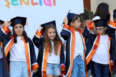 Beyaz K&ouml;şk&rsquo;&uuml;n minikleri kep attı
