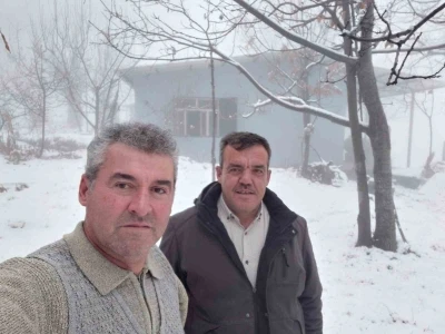 Beyaz &ouml;rt&uuml;y&uuml; g&ouml;ren Aydınlılar zirveye tırmandı
