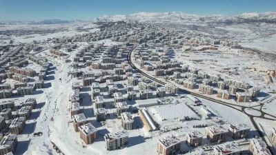 Beyaza b&uuml;r&uuml;nen İndere konutları depremzedelere sıcak yuva oldu
