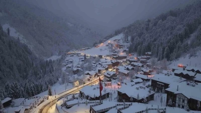 Beyaza b&uuml;r&uuml;nen turizm cenneti Ayder havadan g&ouml;r&uuml;nt&uuml;lendi
