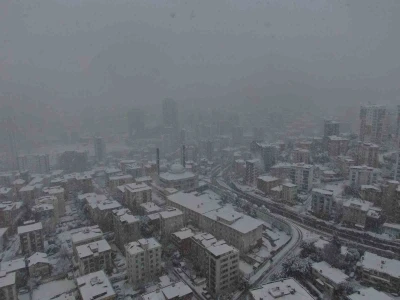 Beyaza b&uuml;r&uuml;nen Yakacık havadan g&ouml;r&uuml;nt&uuml;lendi
