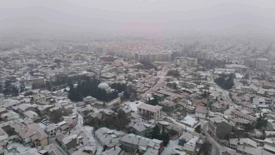 Beyaza s&uuml;r&uuml;nen Eskişehir&rsquo;de kar bereketi
