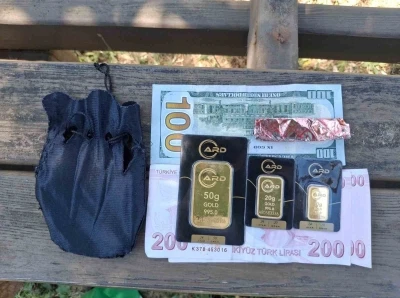 Beykoz Belediyesi personelinden &ouml;rnek davranış: Plajda bulduğu altın dolu keseyi sahibine teslim etti
