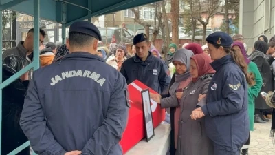 Beylik tabancasıyla intihar eden askeri personel Karab&uuml;k&rsquo;te toprağa verildi
