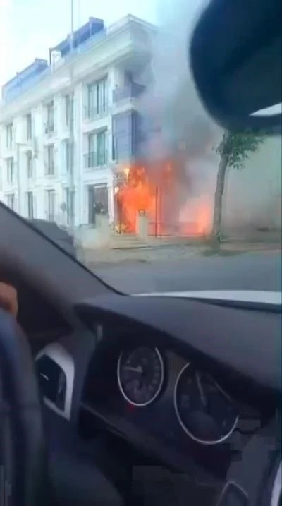 Beylikd&uuml;z&uuml;&rsquo;nde iş yeri alevlere teslim oldu
