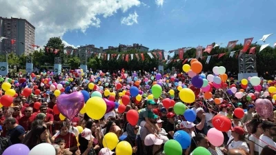 Beylikd&uuml;z&uuml;&rsquo;nde kanseri yenen 9 yaşındaki Almira i&ccedil;in binlerce balon g&ouml;ky&uuml;z&uuml;ne bırakıldı
