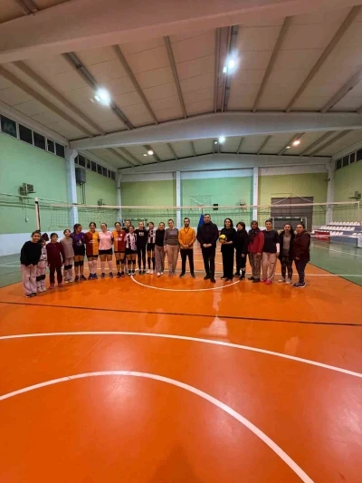 Beylikova&rsquo;da Anne-Kız Voleybol Turnuvası b&uuml;y&uuml;k ilgi g&ouml;rd&uuml;

