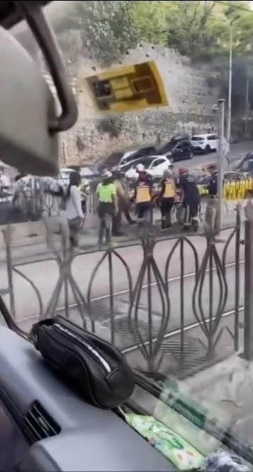 Beyoğlu’nda tramvayın yayaya çarptığı anlar kamerada
