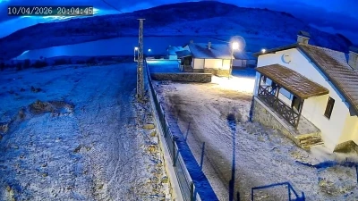 Beypazarı&rsquo;nın y&uuml;ksek kesimlerine kar yağışı devam ediyor
