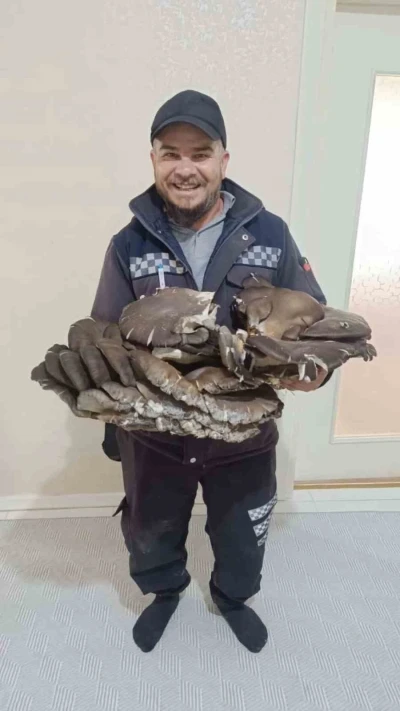 Beyşehir&rsquo;de doğada bulduğu 10 kiloluk mantar şaşırttı
